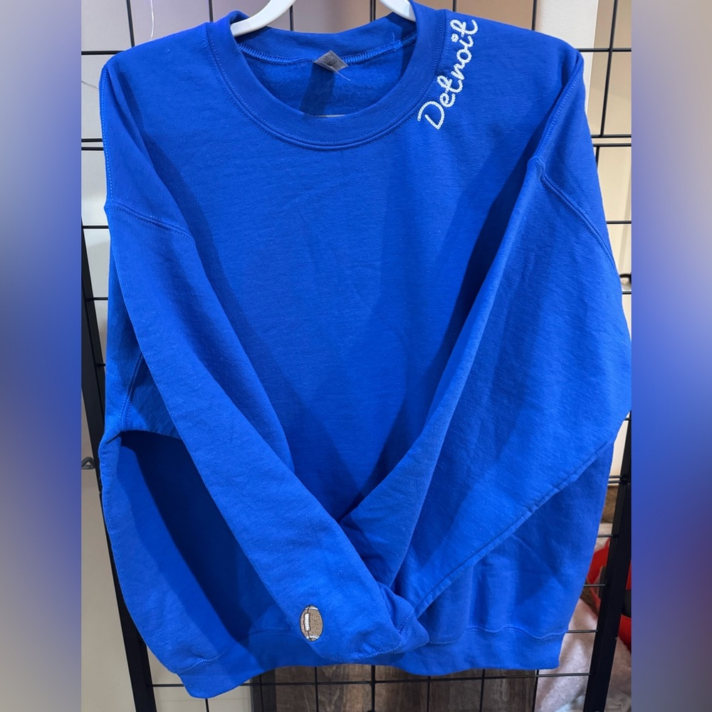 Blue Sweatshirt with Detroit Script & Football Lions - Picture 4 of 4